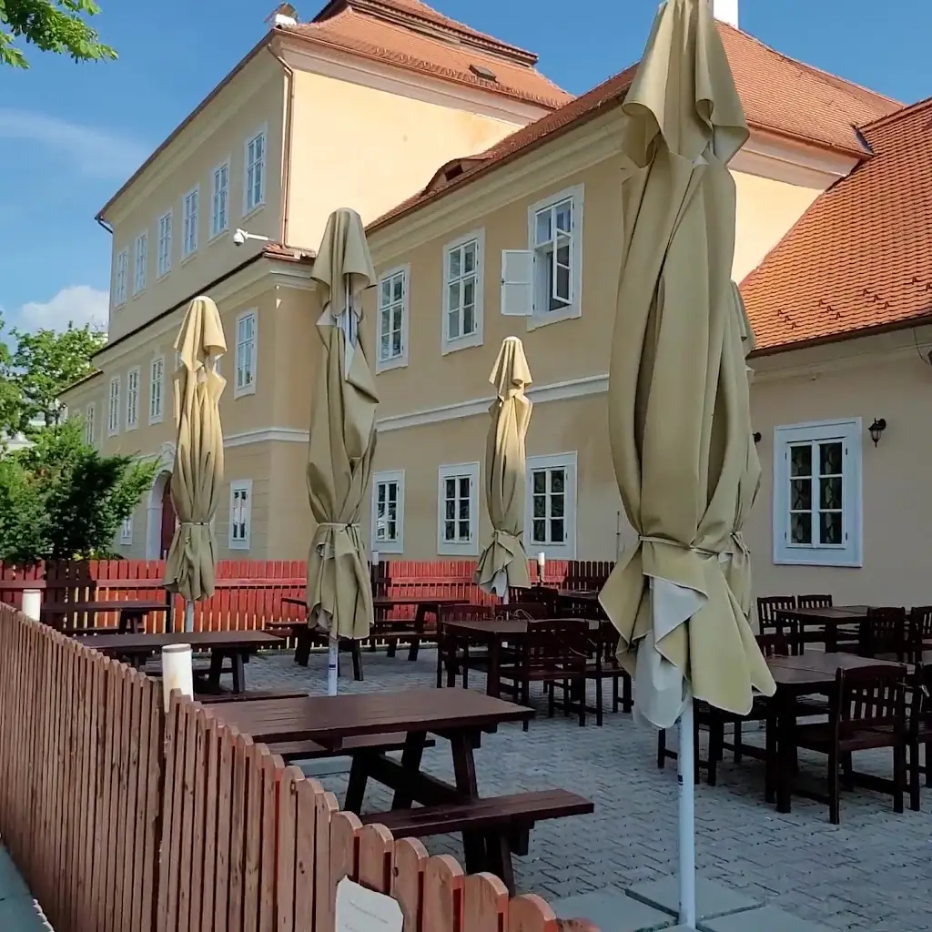 Restaurace Elixír_Litvínov_slider_image_2