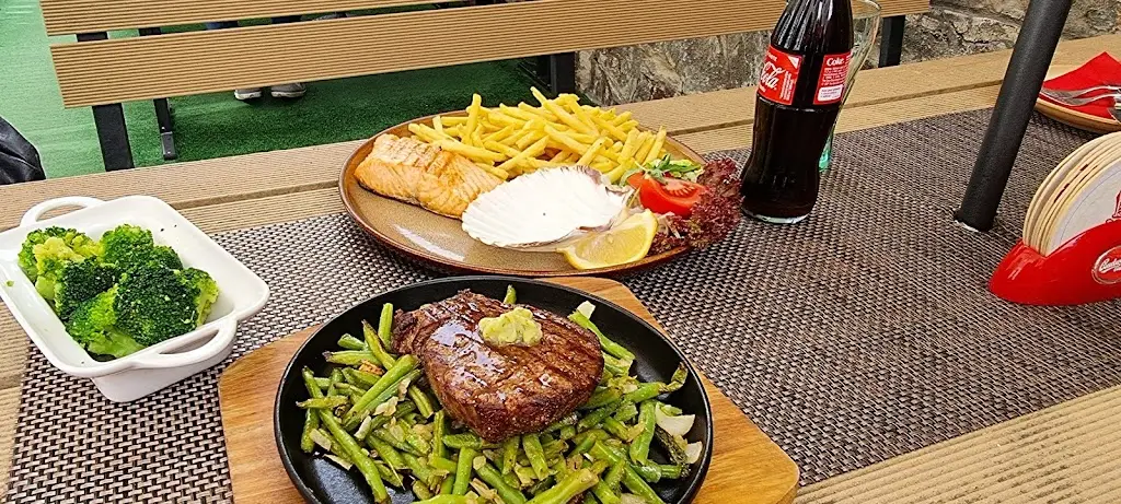 Mohammad Hazzazi_Divadelní Restaurace Benar_Litvínov_review