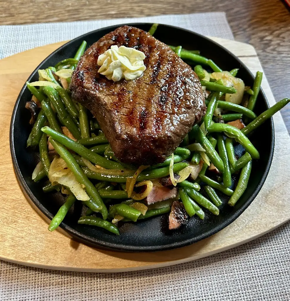 Divadelní Restaurace Benar_Litvínov_slider_image_3