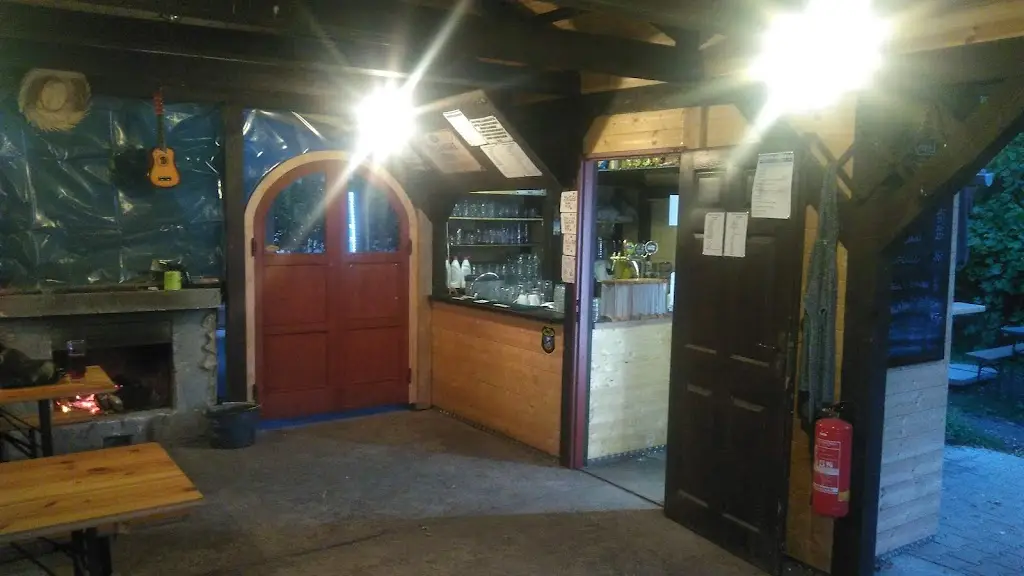 Občerstvení Long Beach restaurant in Štětí