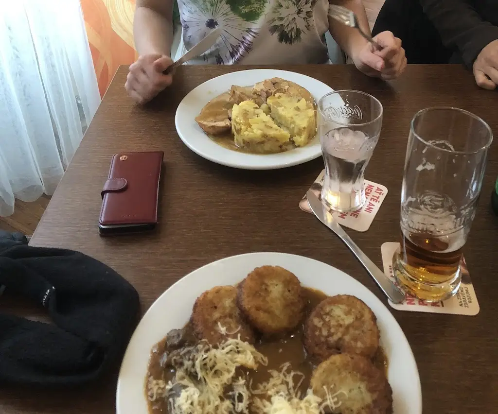 Noel Sotomayor_Restaurace Radnice_Třebenice_review