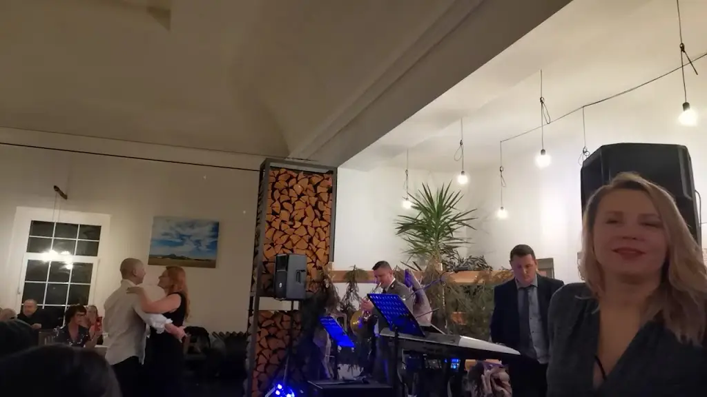 Motorest Velemín_Velemín_slider_image_2