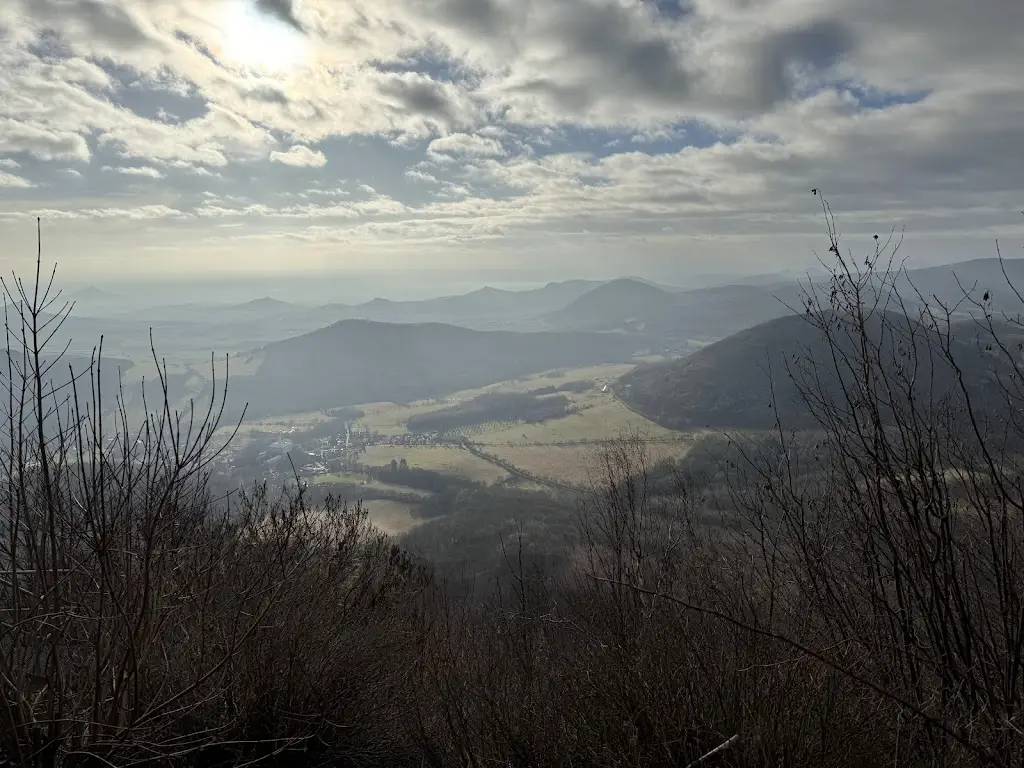 Radmila Pinkavová Jirkovská_Chata Milešovka_Velemín_review