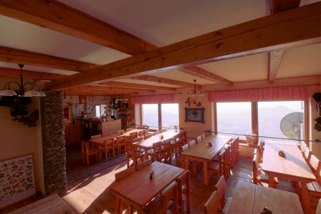 Chata Milešovka restaurant in Velemín