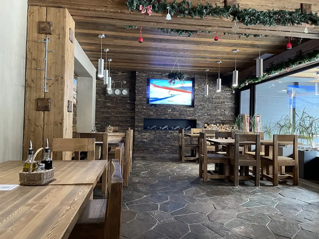 Dominik Šaman_Après restaurant_Vejprty_review