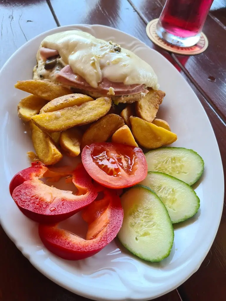 Petr Kocourek_Restaurace Adonis_Velké Březno_recensione