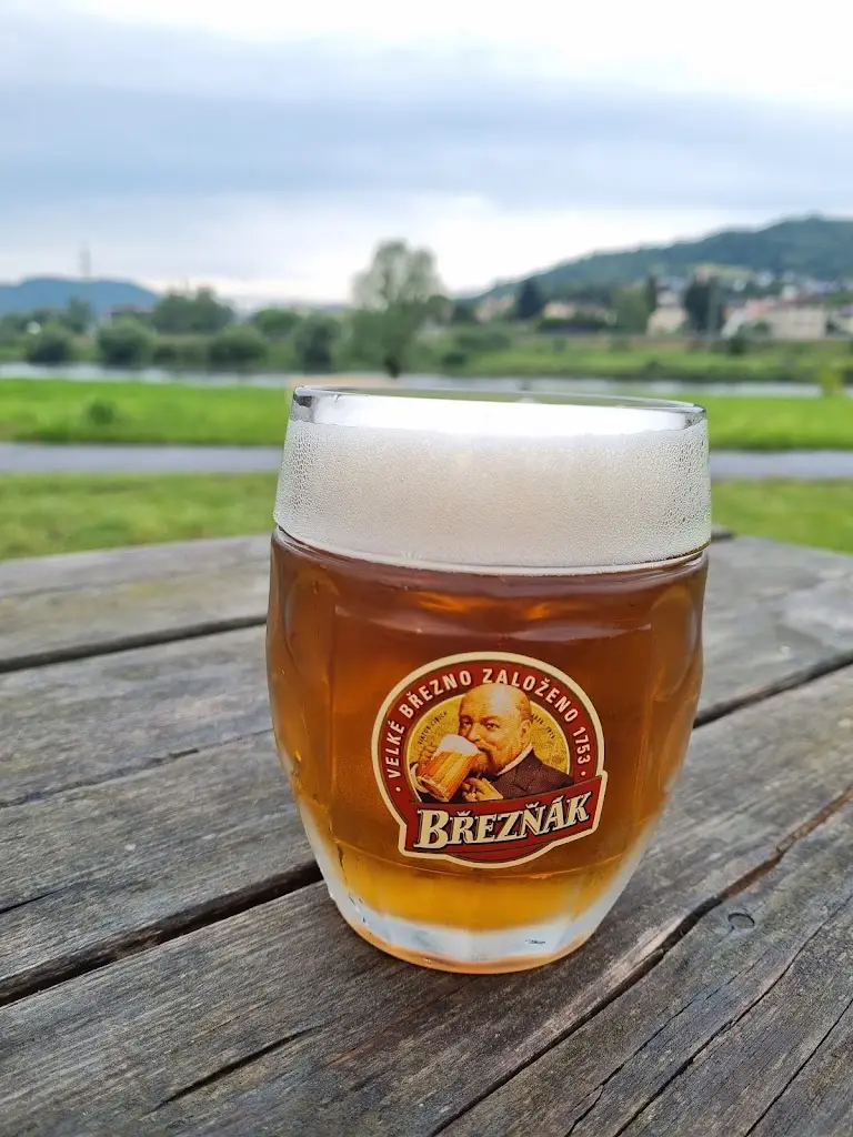 Matúš Hrabčák_Občerstvení U Tůně_Velké Březno_review