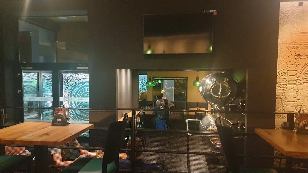 Jiri Karizek_Plzeňka Hangár_Strakonice_review