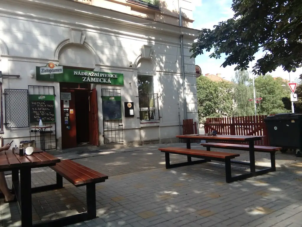 Nádražní Restaurace Zámecká Zahrada restaurant in Zabrušany