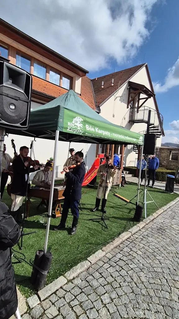 ZÁMEČEK STRÁNÍ_Bánov_slider_image_2