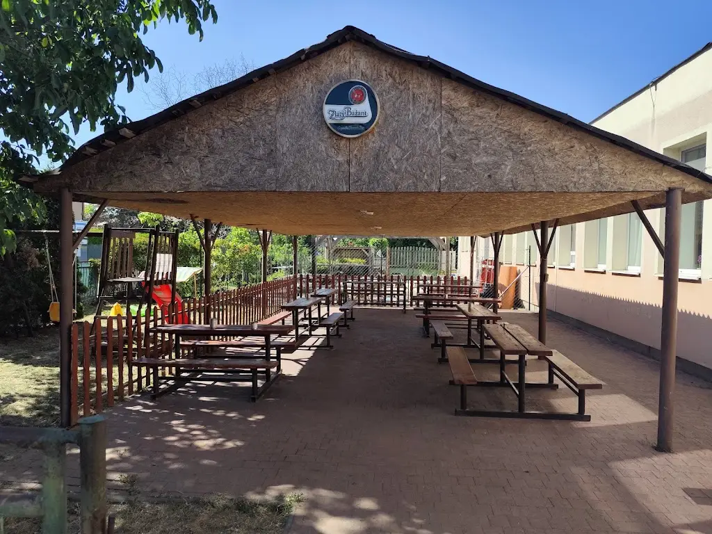 Matej Motyka_Neapol Pub Bánov_Bánov_review