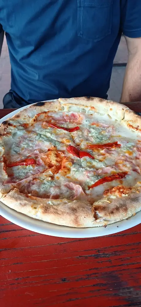 Eva Cimermanova_Neapol Pub Bánov_Bánov_review