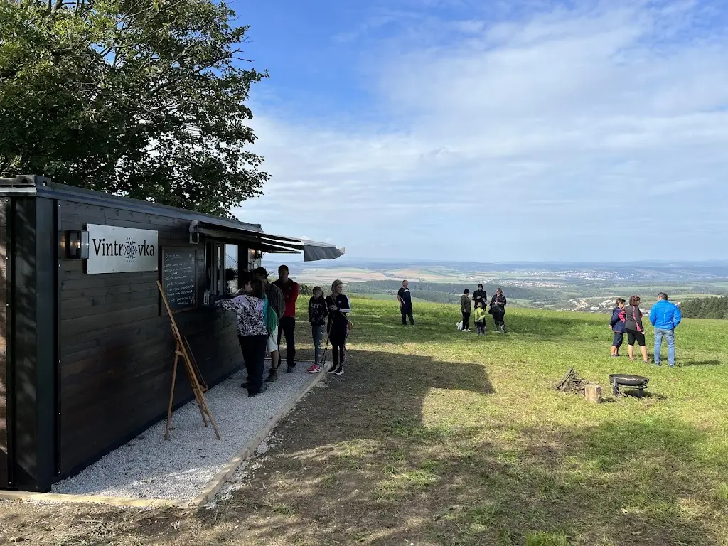 Josef Tesař_BISTRO VINTROVKA 1_Bánov_recensione