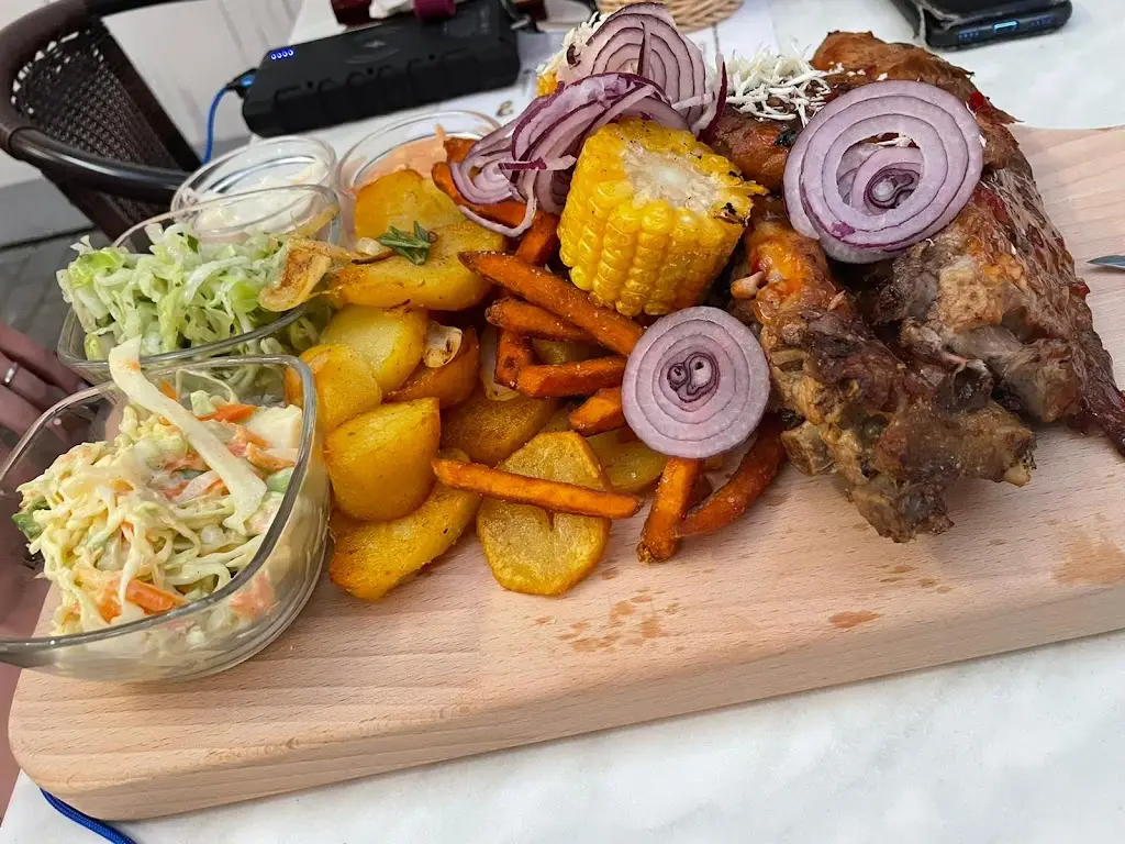 Ondřej Jílek_Hospoda na hřišti_Boršice_review