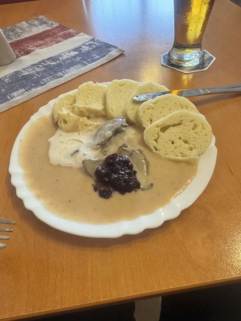 mirek mrtanu_Restaurace a Hotel Komorník_Strmilov_review