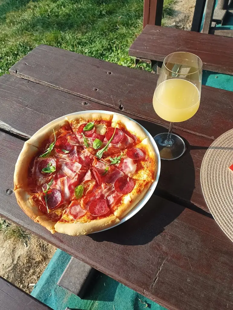 ,,Bufet u rybníka"- Hvozdná ristorante a Hvozdná