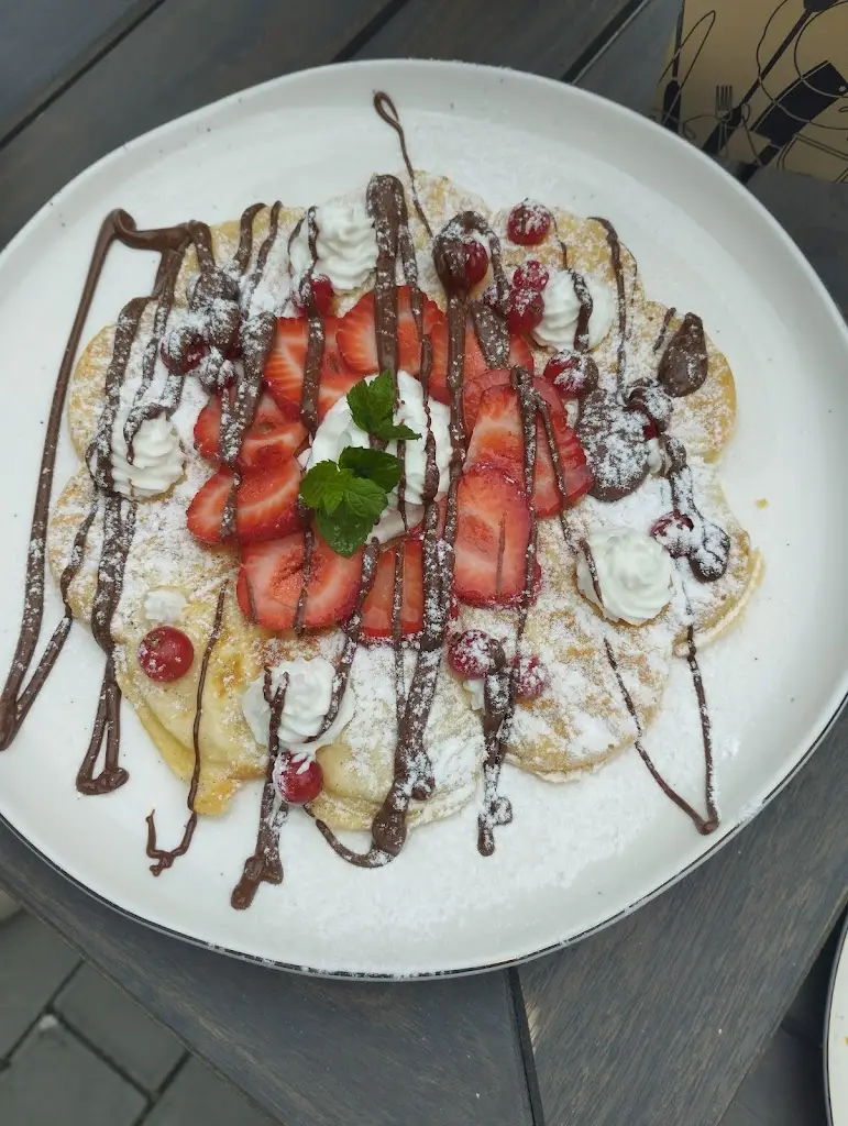 Markéta Kolaciová_Restaurace na Tvrzi_Hluk_review