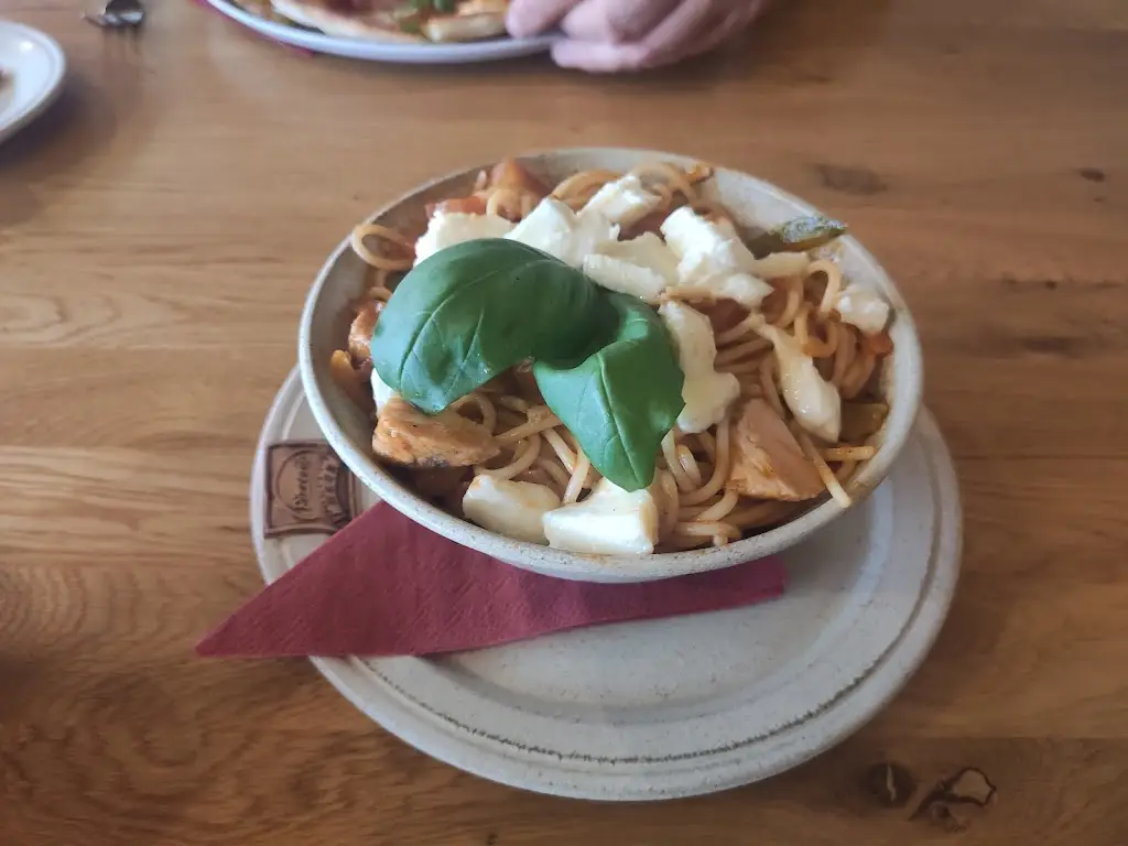 Kris Smeers_Pizzerie-bowling Hluk_Hluk_review