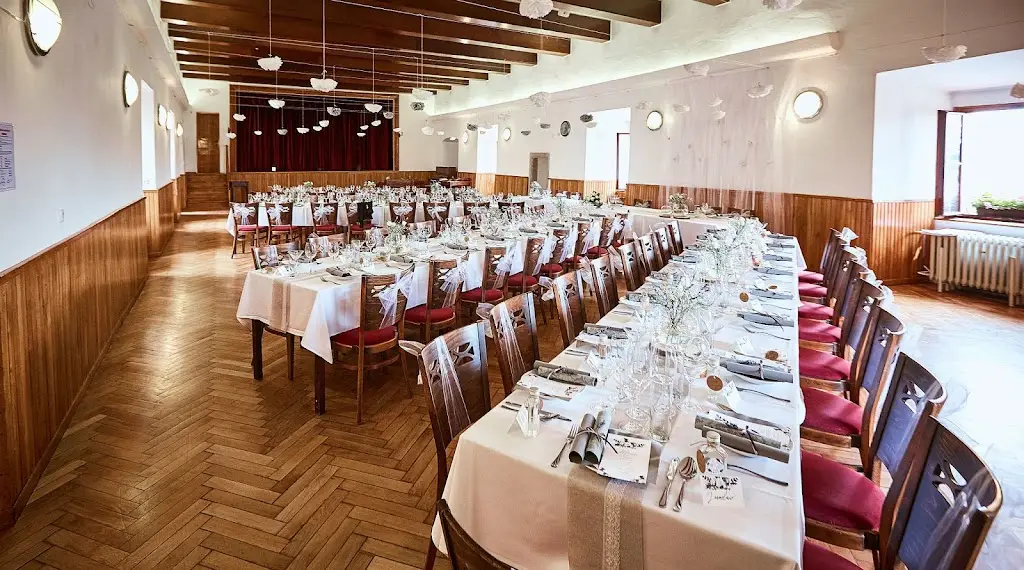 Zámecká kavárna Hluk restaurant in Hluk