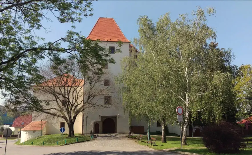 Zámecká kavárna Hluk_Hluk_slider_image_3