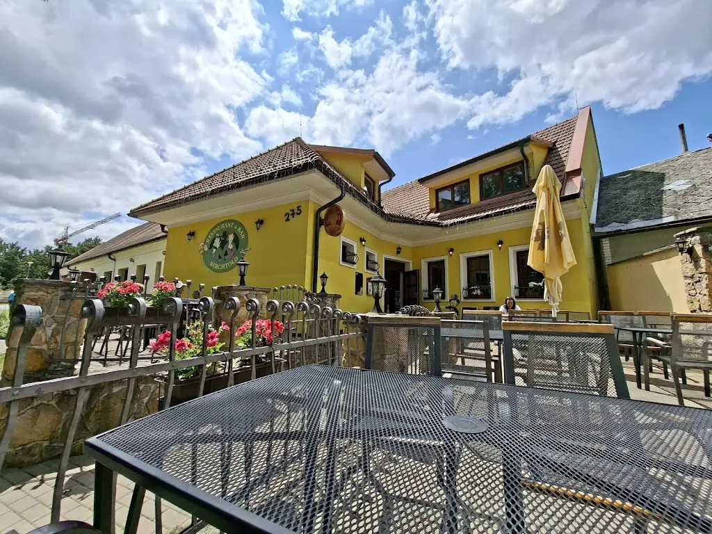 Tomáš Miklík_Restaurant a Bar Berchtold_Buchlovice_review
