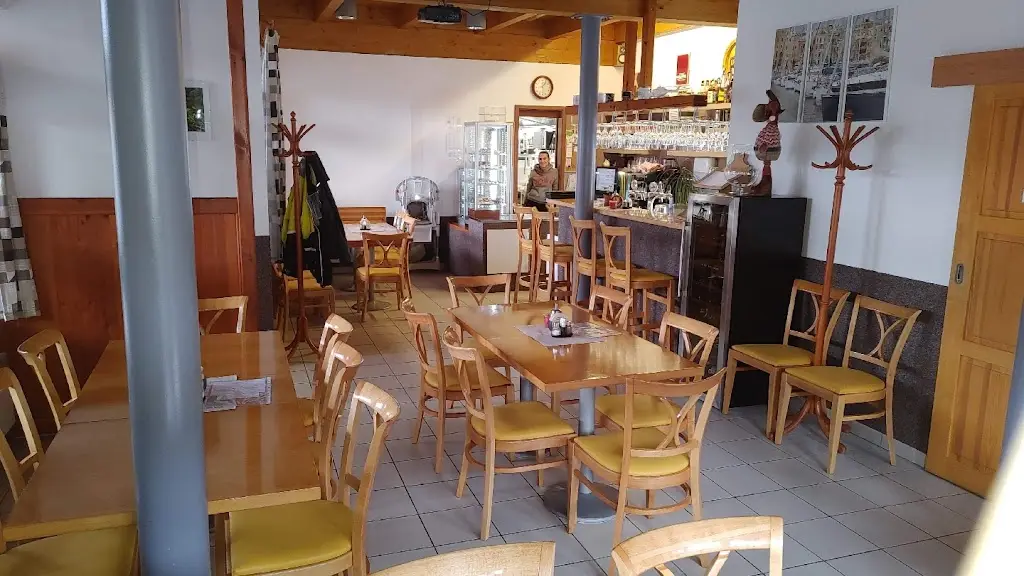 Posezení na Náměstí restaurant in Karolinka