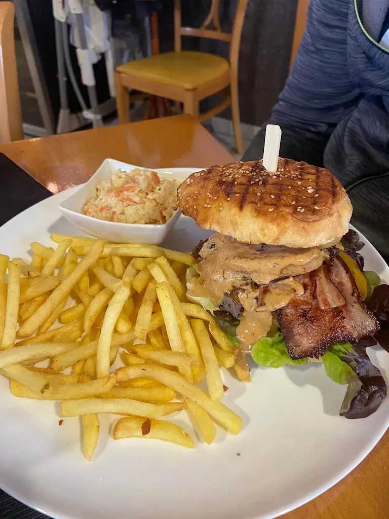 Posezení na Náměstí_Karolinka_slider_image_2