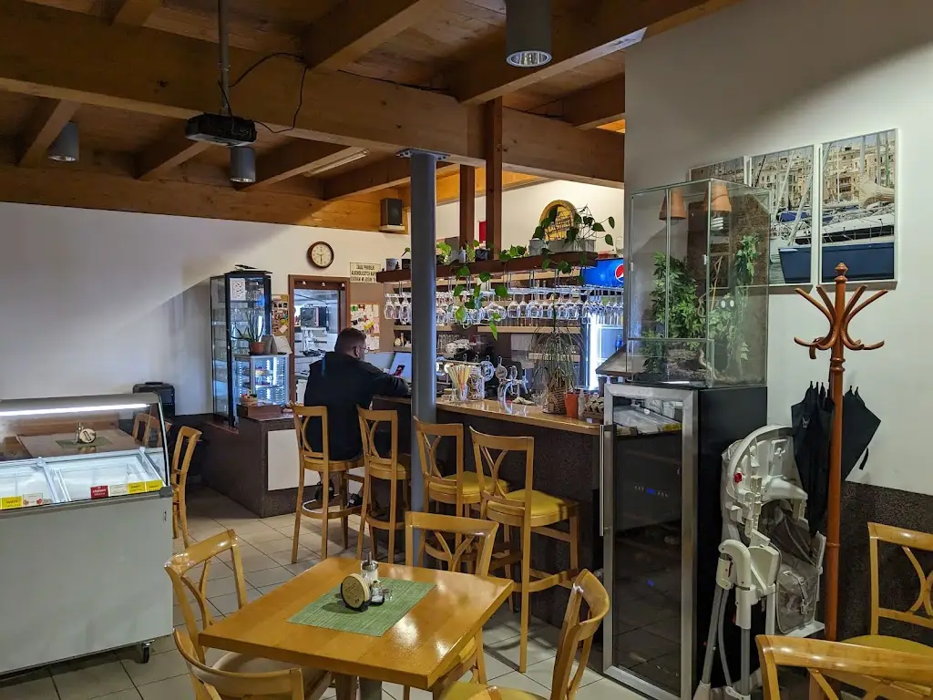 Posezení na Náměstí_Karolinka_slider_image_3