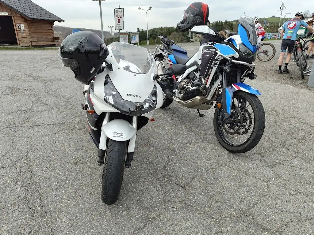 Garry Smith_Recreation area on Troják_Hošťálková_review