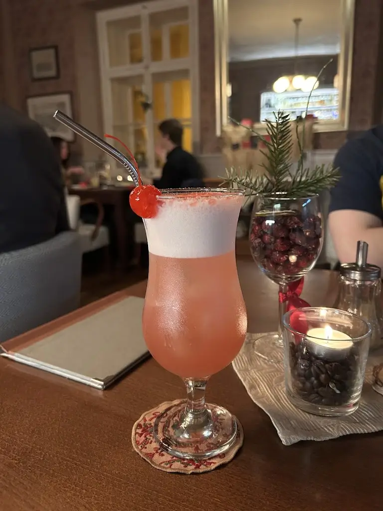 冬和karasawa_Obývák coffee & cocktail bar_Tábor_review