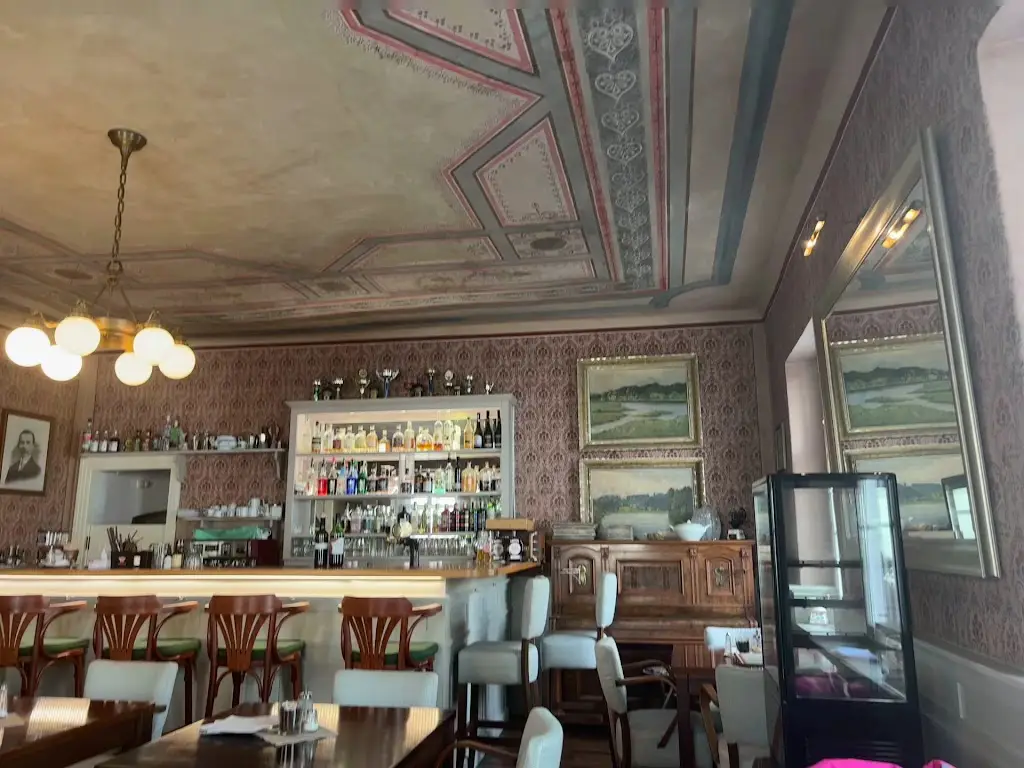 Obývák coffee & cocktail bar_Tábor_slider_image_1