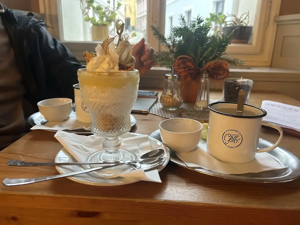 Obývák coffee & cocktail bar_Tábor_slider_image_2