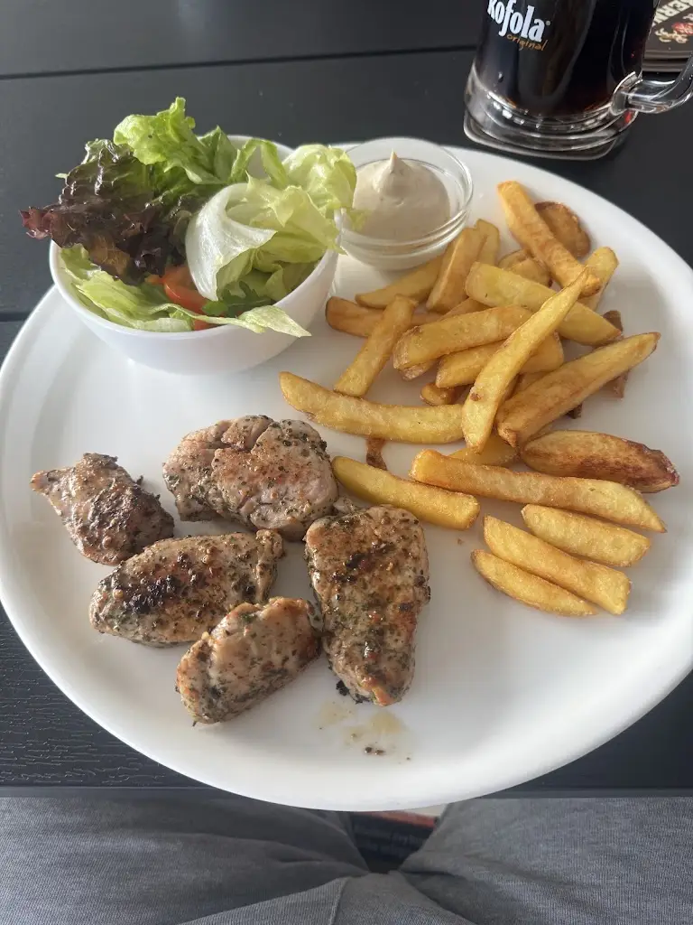 adrian gabriel_U OGARŮ_Hošťálková_review