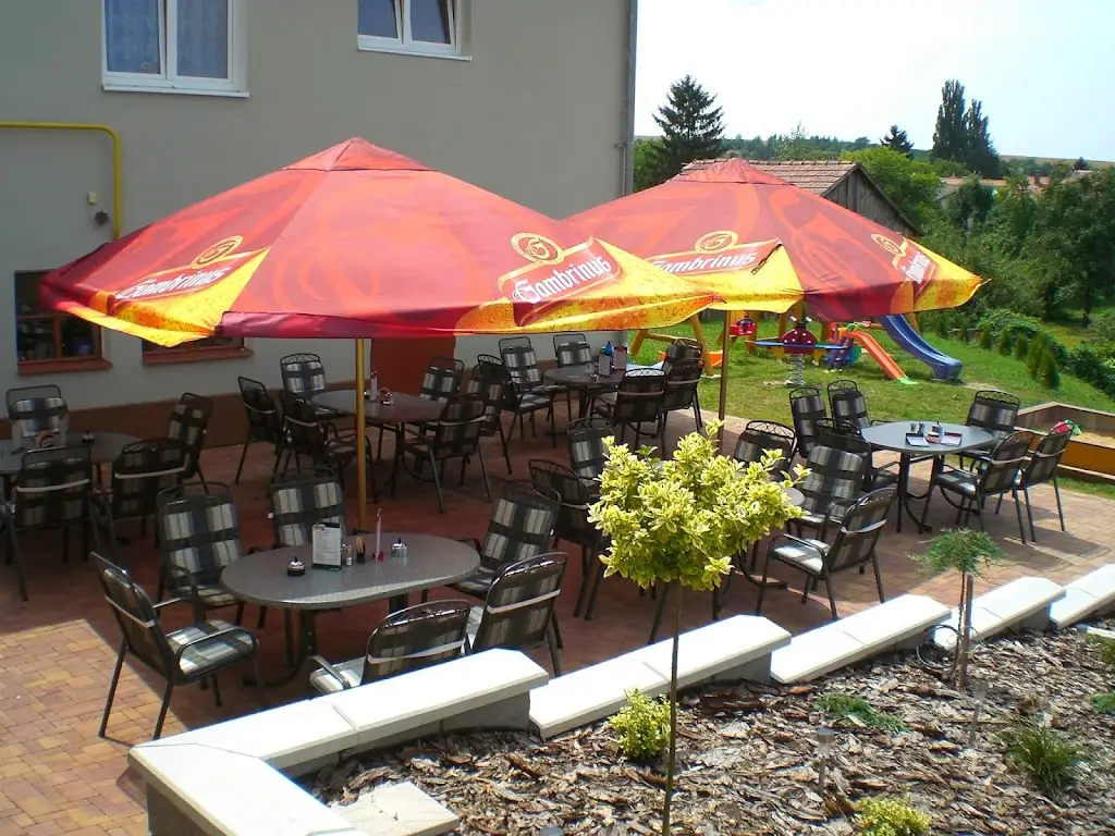 Penzion a restaurace Domov restaurant in Koryčany