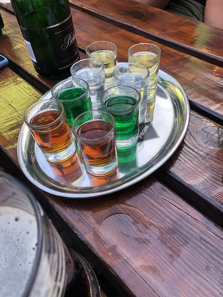 Eliška Kratinová_Cafe Bar 66_Nivnice_review