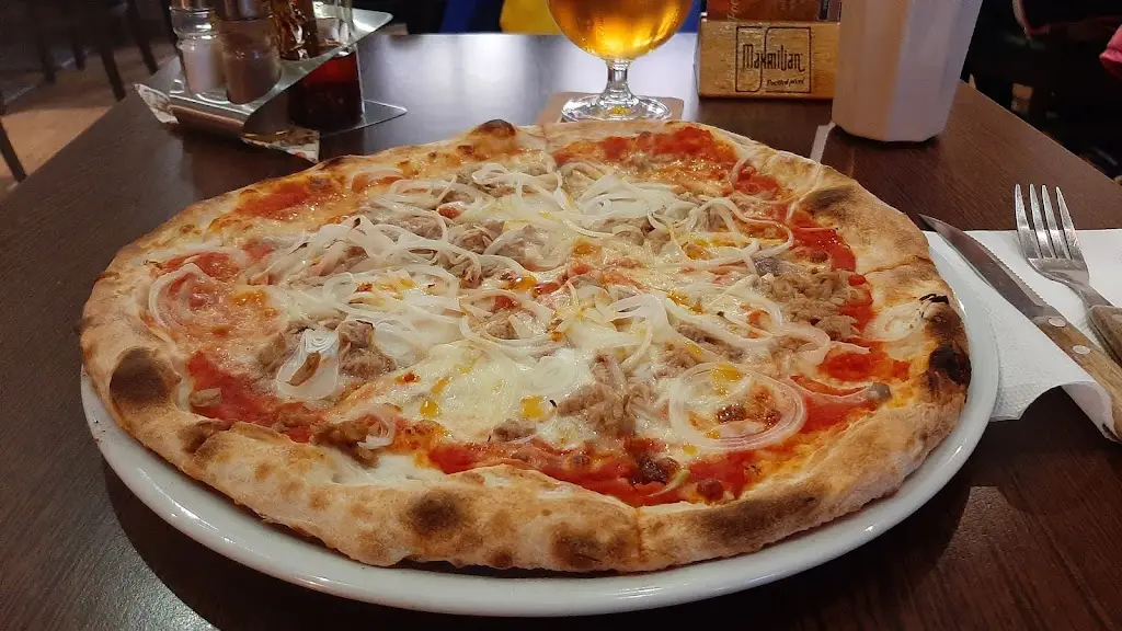 Gabriele Bozzola_Pizzerie dal Conte_Kroměříž_review