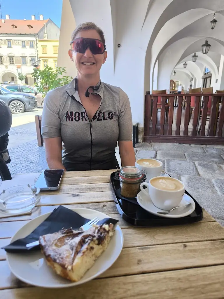 BARKER PERFORMANCE_Velo CAFÉ_Kroměříž_review