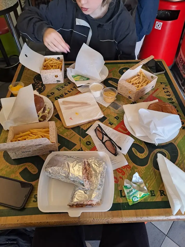 Vincentas Šerėnas_Burger & Mexican Grill CHIHUAHUA_Kroměříž_recensione