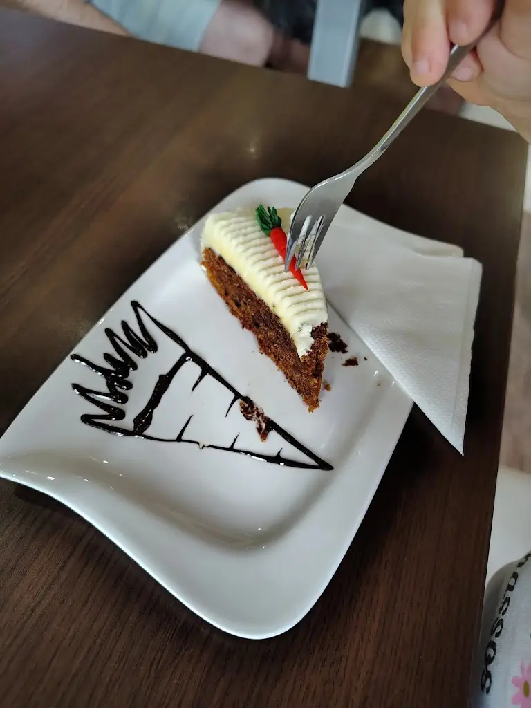 Lenka Mikošková_Kavárna Ves-Cafe_Ostrožská Nová Ves_review