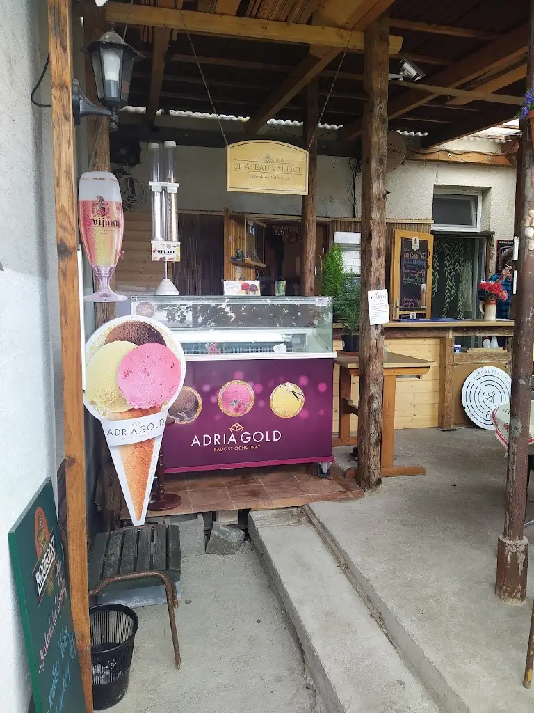 Hospůdka Na peróně restaurant in Ostrožská Nová Ves