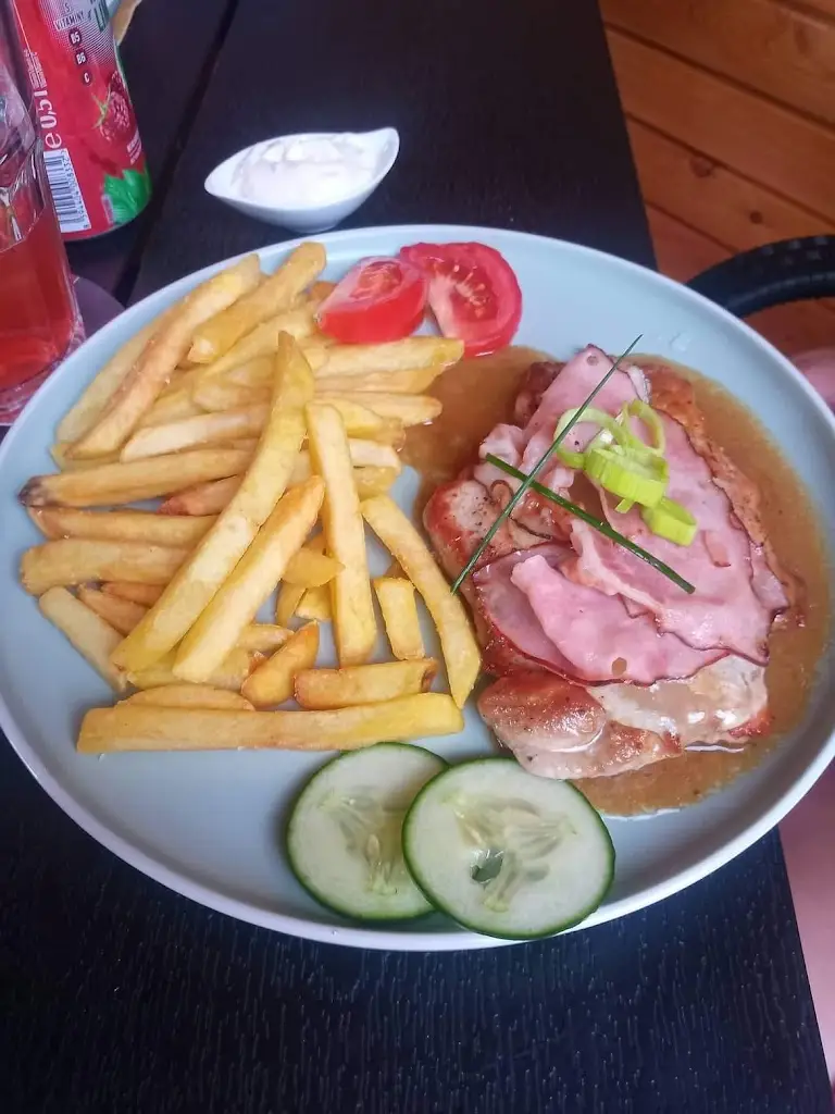 patrik14 vybiralova_Restaurace HEFR BAR Vranča_Nový Hrozenkov_review