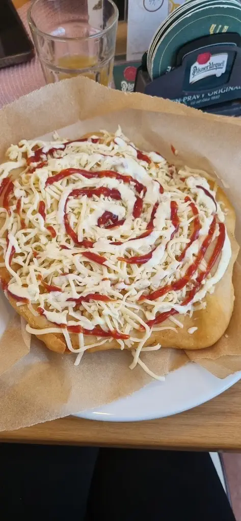 Dina Dina_Divadelní restaurace a kavárna Luhačovice_Luhačovice_review