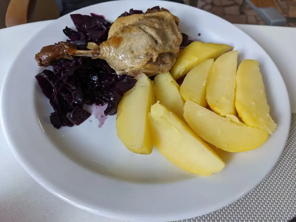 Ondrej Svec_Divadelní restaurace a kavárna Luhačovice_Luhačovice_review