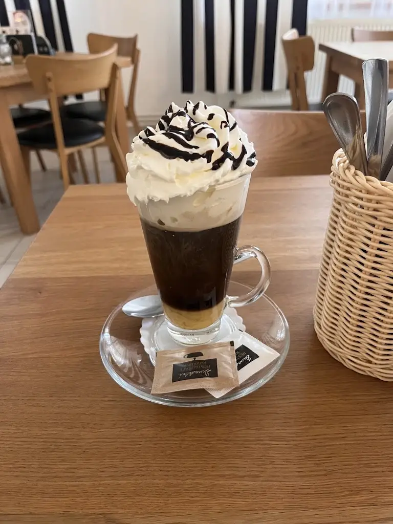 Divadelní restaurace a kavárna Luhačovice_Luhačovice_slider_image_3