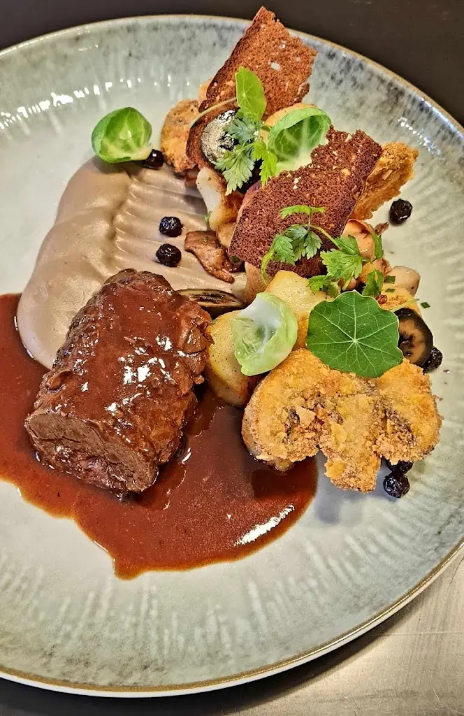 Bowling For Salt Spring_Luhačovice_slider_image_3