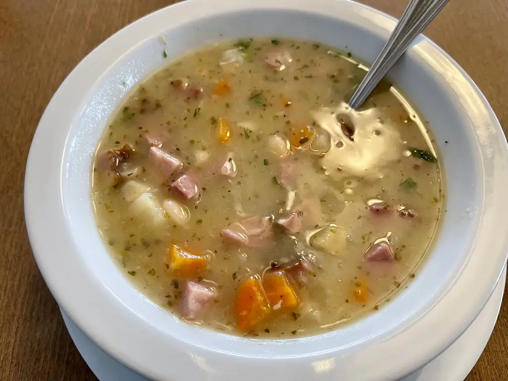 Adam Dujka (EjDý)_Bistro Baťov_Otrokovice_review