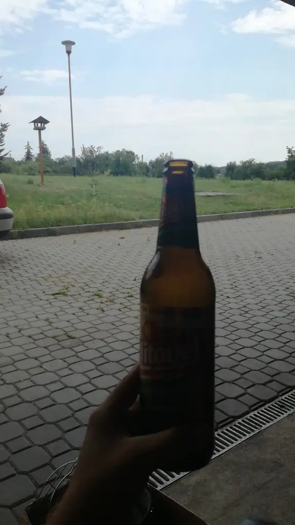 Jakub Zavadil_Famous Garage_Okres Kroměříž_recensione