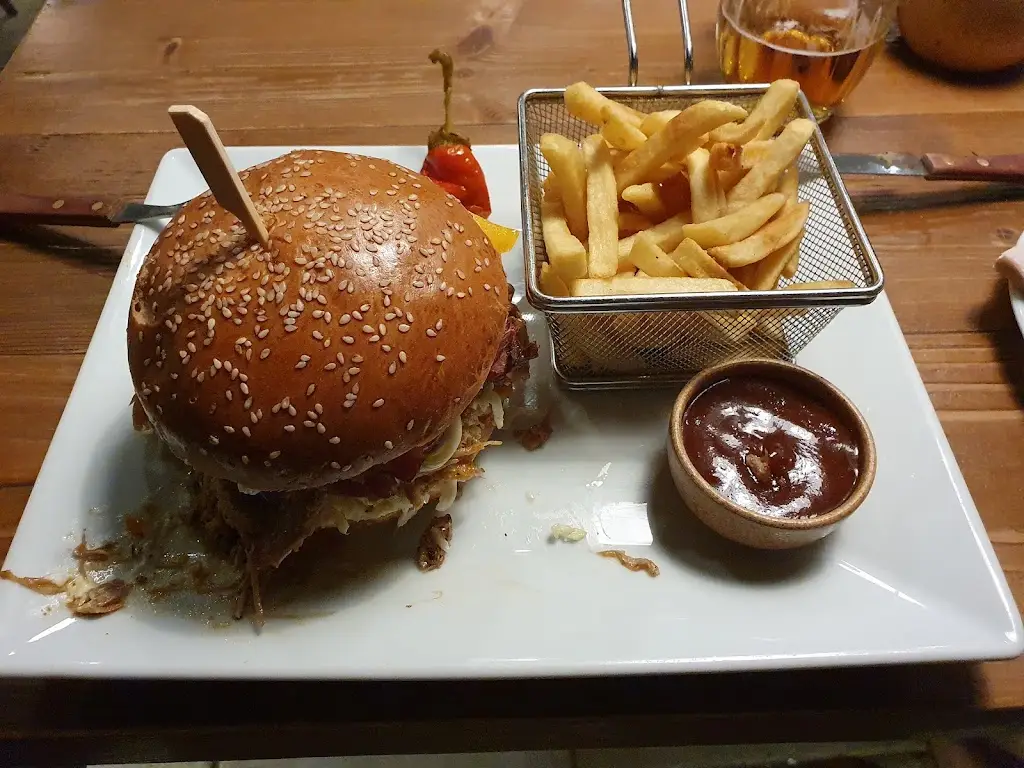 Alex K_Kavárna U Přívozu - Grilovaná kolena_Spytihněv_review