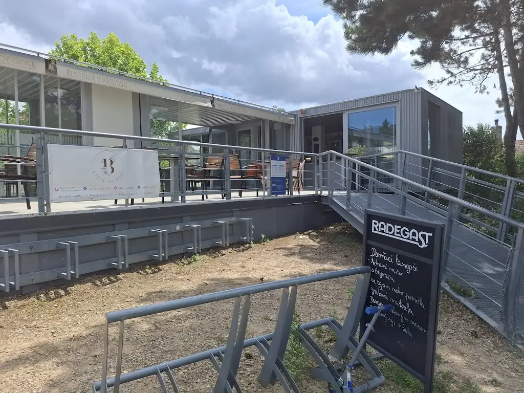 Hana Lamberská_Centrum U Přístavu_Napajedla_review