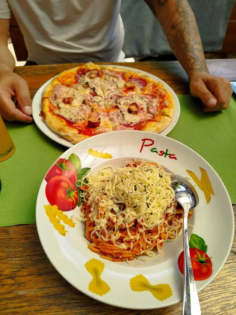 Daniela Pištěcká_Pizza Halló_Napajedla_review